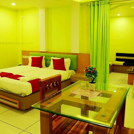 Hôtel Royal Plaza Residency à Cheruppulasseri Extérieur photo