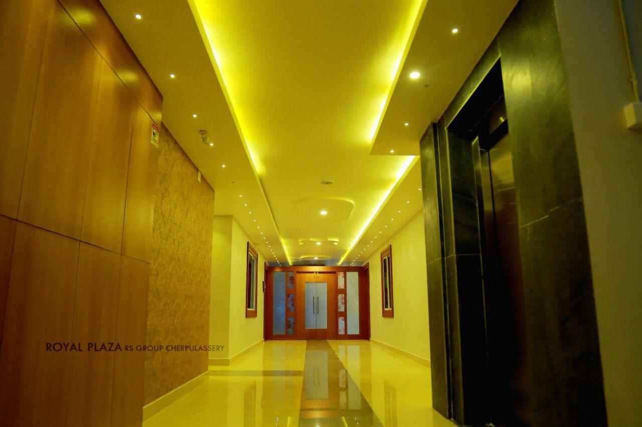 Hôtel Royal Plaza Residency à Cheruppulasseri Extérieur photo