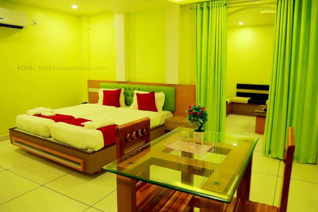 Hôtel Royal Plaza Residency à Cheruppulasseri Extérieur photo