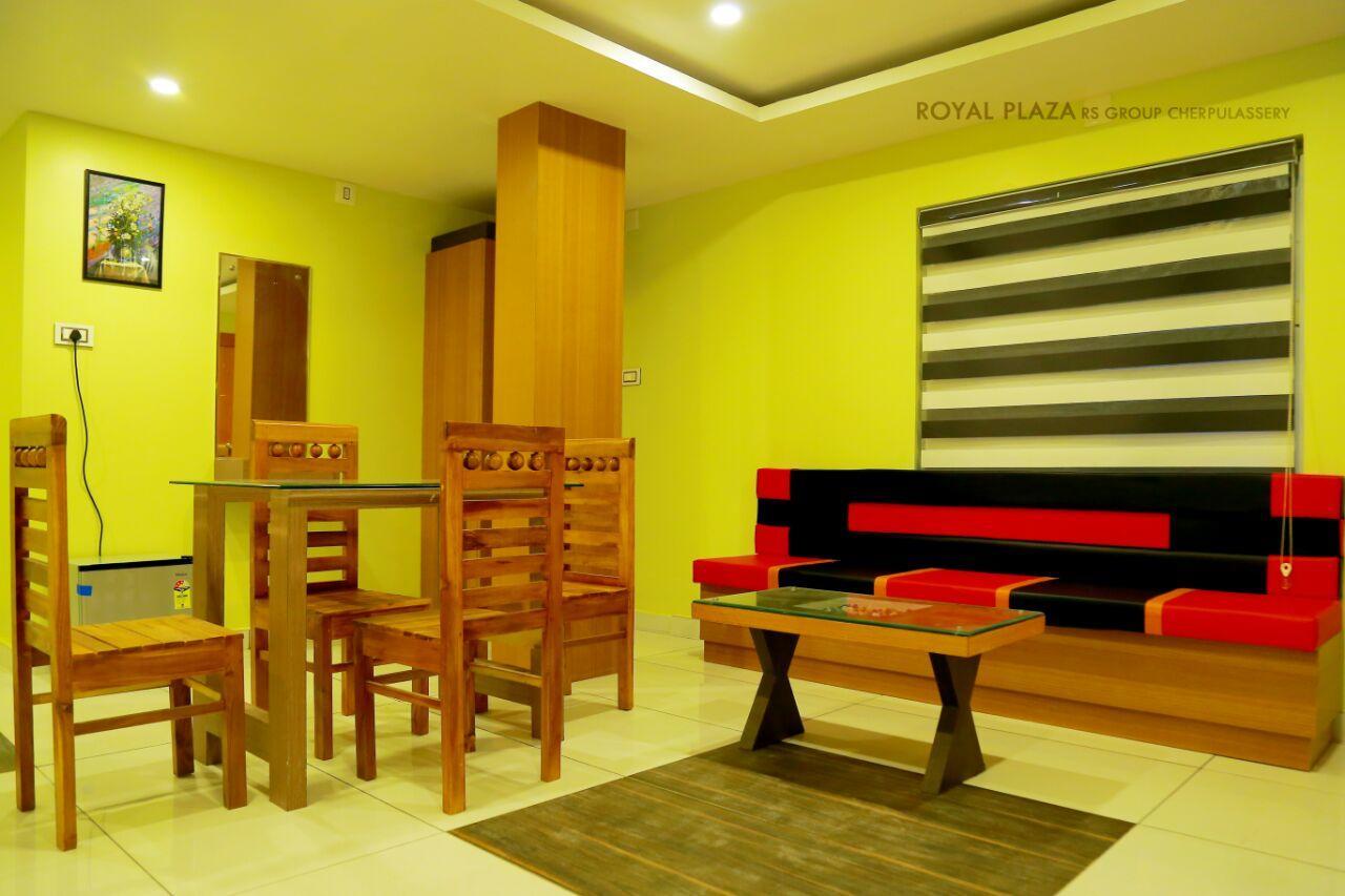 Hôtel Royal Plaza Residency à Cheruppulasseri Extérieur photo