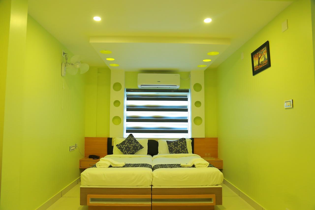 Hôtel Royal Plaza Residency à Cheruppulasseri Extérieur photo