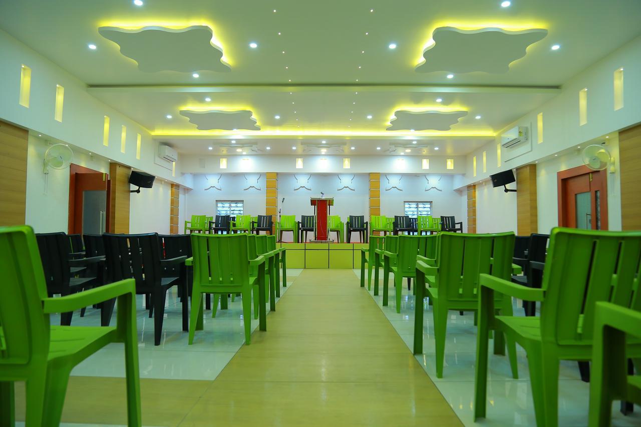 Hôtel Royal Plaza Residency à Cheruppulasseri Extérieur photo