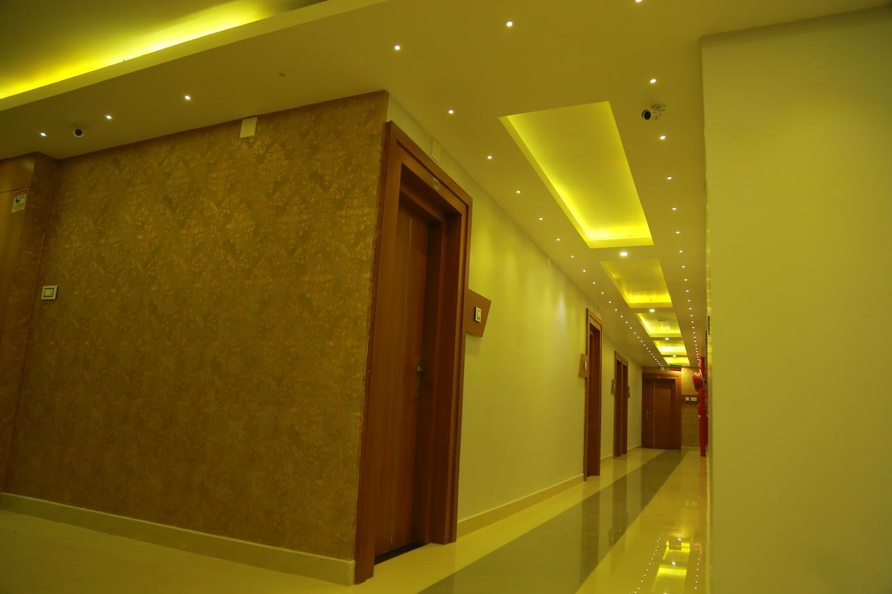 Hôtel Royal Plaza Residency à Cheruppulasseri Extérieur photo